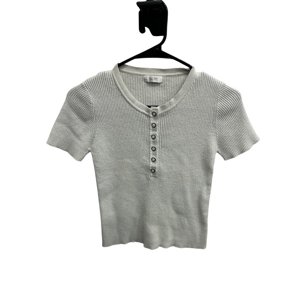 SU-YU Light Gray Ribbed Knit Button Detail Short Sleeve Henley Top Minimalist